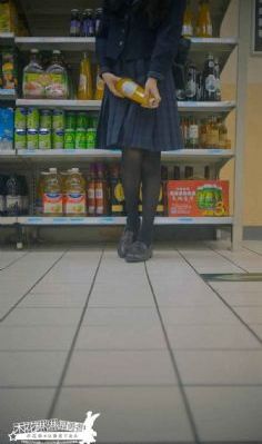 皇上捏住宫女的巨峰