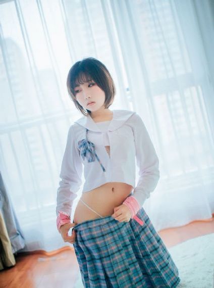 美女用手扒开自己下面