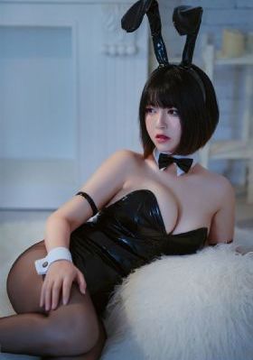 亚洲性人人天天夜夜摸